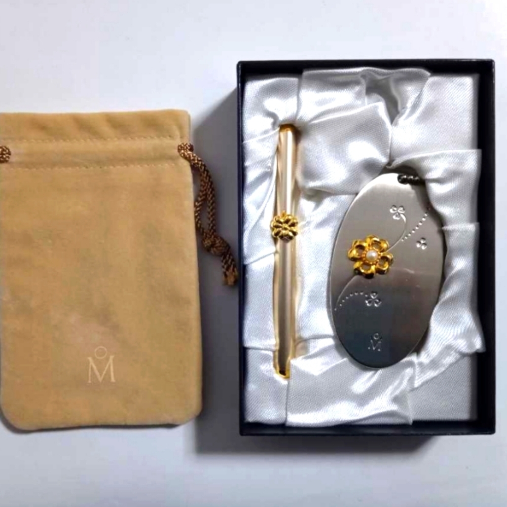 ❤️ MIKIMOTO Four-leaf clover lip brush and mirror 2-piece set